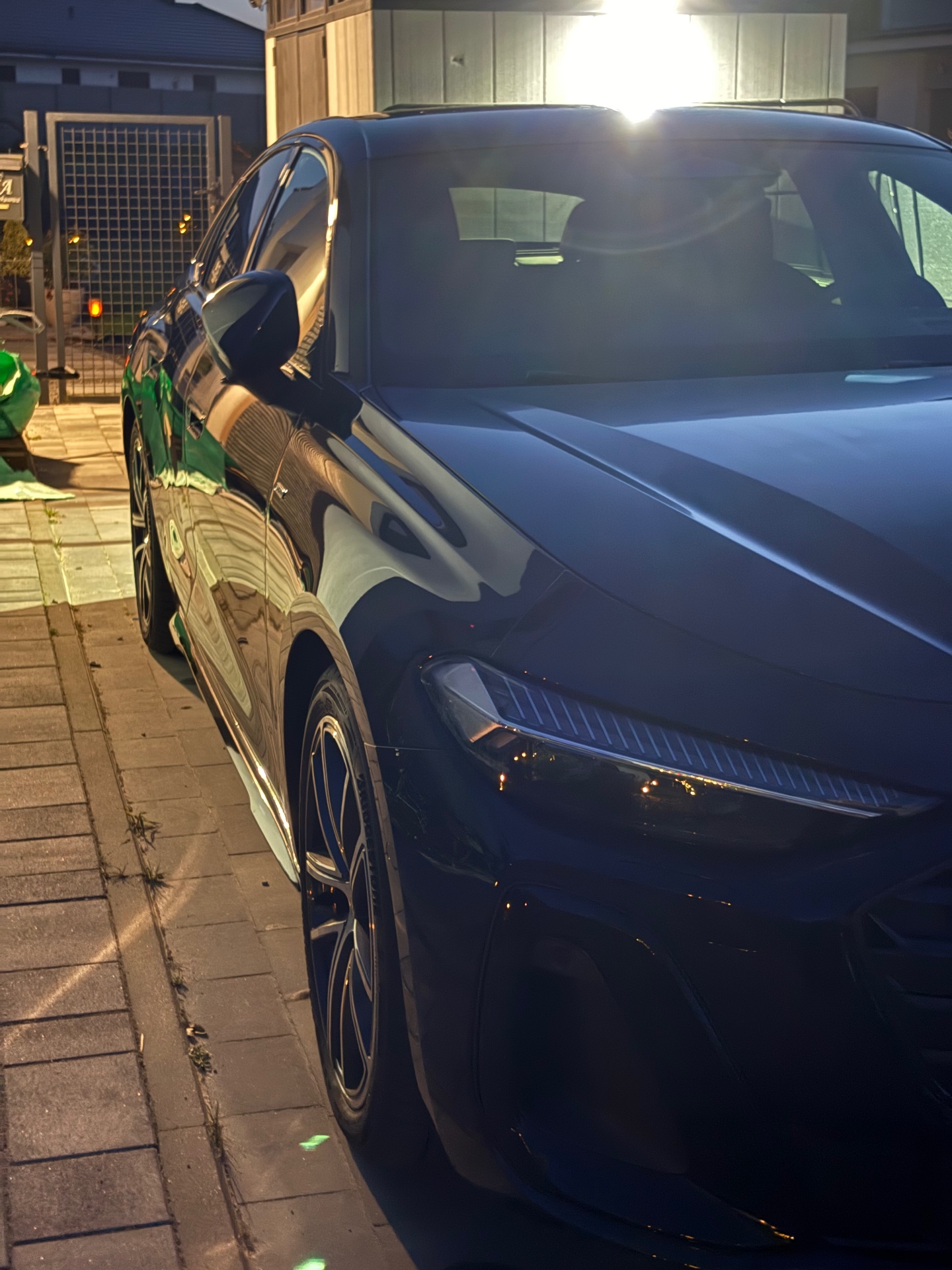Audi A5 po detailingu i myciu zewnętrznym — ujęcie nocne. Realizacja NovaCars, mobilny detailing Słupsk.